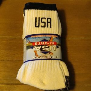 6 Pairs of White USA Socks Size 9-11